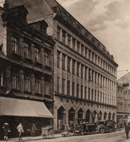 Kaufhaus-Fassade von der Wilhelmstraße aus gesehen, um 1927