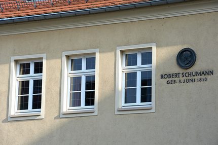 Plakette am Robert-Schumann-Haus