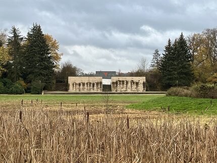 Denkmal im Schwanenteichpark