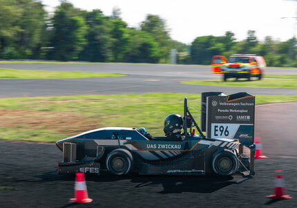 Formula Student Rennen in der Tschechischen Republik, Disziplin Endurance mit dem Fahrer Ron Szuppa