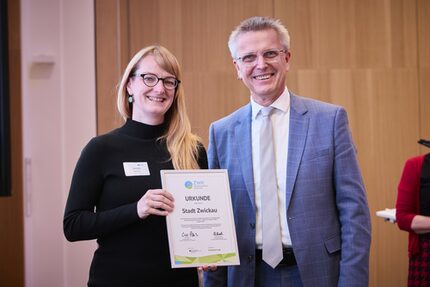 Susann Kühn (Amt für Wirtschaftsförderung) mit Andreas Schulze (Bundesministerium für Familie, Senioren, Frauen und Jugend) beim „ZWK-Demografiedialog“